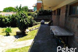 Casa à venda com 400m², 7 dormitórios, 1 suíte, 5 vagas, no bairro Vila Assunção em Porto Alegre