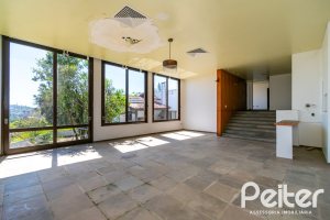 Casa à venda com 528m², 5 dormitórios, 3 suítes, 5 vagas, no bairro Vila Assunção em Porto Alegre