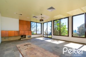 Casa à venda com 528m², 5 dormitórios, 3 suítes, 5 vagas, no bairro Vila Assunção em Porto Alegre