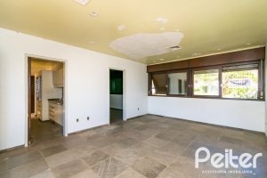 Casa à venda com 528m², 5 dormitórios, 3 suítes, 5 vagas, no bairro Vila Assunção em Porto Alegre