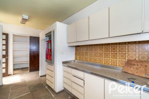 Casa à venda com 528m², 5 dormitórios, 3 suítes, 5 vagas, no bairro Vila Assunção em Porto Alegre