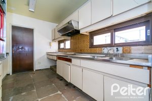 Casa à venda com 528m², 5 dormitórios, 3 suítes, 5 vagas, no bairro Vila Assunção em Porto Alegre