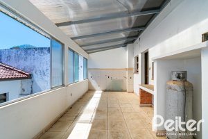 Casa à venda com 528m², 5 dormitórios, 3 suítes, 5 vagas, no bairro Vila Assunção em Porto Alegre