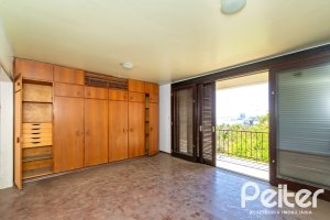 Casa à venda com 528m², 5 dormitórios, 3 suítes, 5 vagas, no bairro Vila Assunção em Porto Alegre