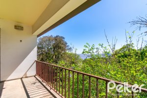 Casa à venda com 528m², 5 dormitórios, 3 suítes, 5 vagas, no bairro Vila Assunção em Porto Alegre