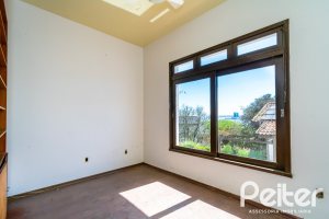 Casa à venda com 528m², 5 dormitórios, 3 suítes, 5 vagas, no bairro Vila Assunção em Porto Alegre