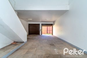 Casa à venda com 528m², 5 dormitórios, 3 suítes, 5 vagas, no bairro Vila Assunção em Porto Alegre