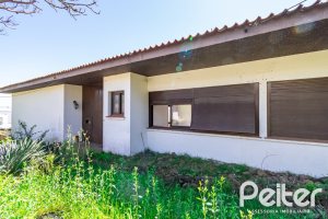 Casa à venda com 528m², 5 dormitórios, 3 suítes, 5 vagas, no bairro Vila Assunção em Porto Alegre