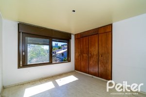 Casa à venda com 528m², 5 dormitórios, 3 suítes, 5 vagas, no bairro Vila Assunção em Porto Alegre