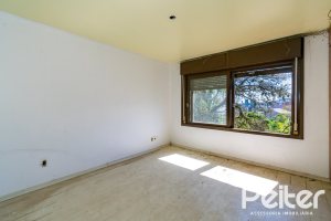 Casa à venda com 528m², 5 dormitórios, 3 suítes, 5 vagas, no bairro Vila Assunção em Porto Alegre