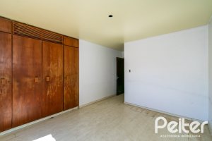 Casa à venda com 528m², 5 dormitórios, 3 suítes, 5 vagas, no bairro Vila Assunção em Porto Alegre