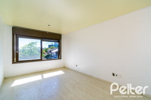 Casa à venda com 528m², 5 dormitórios, 3 suítes, 5 vagas, no bairro Vila Assunção em Porto Alegre