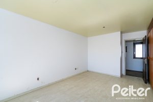 Casa à venda com 528m², 5 dormitórios, 3 suítes, 5 vagas, no bairro Vila Assunção em Porto Alegre