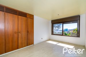 Casa à venda com 528m², 5 dormitórios, 3 suítes, 5 vagas, no bairro Vila Assunção em Porto Alegre