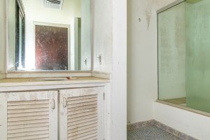 Casa à venda com 528m², 5 dormitórios, 3 suítes, 5 vagas, no bairro Vila Assunção em Porto Alegre