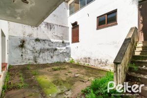 Casa à venda com 528m², 5 dormitórios, 3 suítes, 5 vagas, no bairro Vila Assunção em Porto Alegre