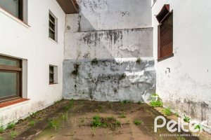 Casa à venda com 528m², 5 dormitórios, 3 suítes, 5 vagas, no bairro Vila Assunção em Porto Alegre