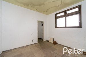 Casa à venda com 528m², 5 dormitórios, 3 suítes, 5 vagas, no bairro Vila Assunção em Porto Alegre