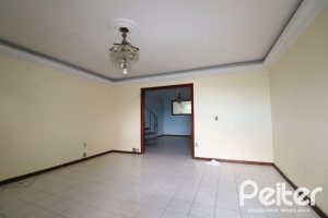 Casa à venda com 510m², 4 dormitórios, 4 vagas, no bairro Vila Nova em Porto Alegre
