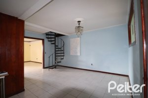 Casa à venda com 510m², 4 dormitórios, 4 vagas, no bairro Vila Nova em Porto Alegre