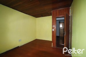 Casa à venda com 510m², 4 dormitórios, 4 vagas, no bairro Vila Nova em Porto Alegre