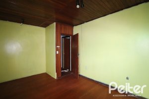Casa à venda com 510m², 4 dormitórios, 4 vagas, no bairro Vila Nova em Porto Alegre