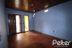 Casa à venda com 510m², 4 dormitórios, 4 vagas, no bairro Vila Nova em Porto Alegre