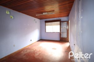 Casa à venda com 510m², 4 dormitórios, 4 vagas, no bairro Vila Nova em Porto Alegre