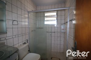 Casa à venda com 510m², 4 dormitórios, 4 vagas, no bairro Vila Nova em Porto Alegre
