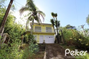 Casa à venda com 510m², 4 dormitórios, 4 vagas, no bairro Vila Nova em Porto Alegre