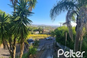 Casa à venda com 510m², 4 dormitórios, 4 vagas, no bairro Vila Nova em Porto Alegre