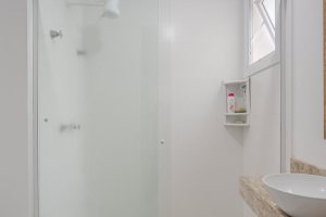 Apartamento à venda com 76m², 2 dormitórios, 1 suíte, 2 vagas, no bairro Tristeza em Porto Alegre
