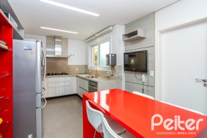 Casa em Condomínio à venda com 457m², 4 dormitórios, 4 suítes, 6 vagas, no bairro Pedra Redonda em PORTO ALEGRE