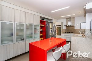Casa em Condomínio à venda com 457m², 4 dormitórios, 4 suítes, 6 vagas, no bairro Pedra Redonda em PORTO ALEGRE