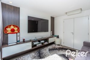 Casa em Condomínio à venda com 457m², 4 dormitórios, 4 suítes, 6 vagas, no bairro Pedra Redonda em PORTO ALEGRE