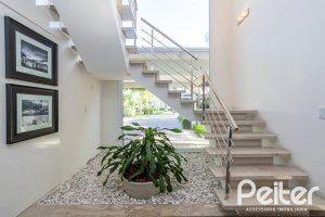 Casa em Condomínio à venda com 457m², 4 dormitórios, 4 suítes, 6 vagas, no bairro Pedra Redonda em PORTO ALEGRE