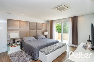 Casa em Condomínio à venda com 457m², 4 dormitórios, 4 suítes, 6 vagas, no bairro Pedra Redonda em PORTO ALEGRE