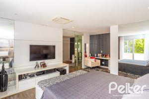 Casa em Condomínio à venda com 457m², 4 dormitórios, 4 suítes, 6 vagas, no bairro Pedra Redonda em PORTO ALEGRE