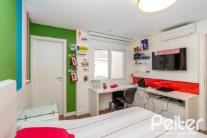 Casa em Condomínio à venda com 457m², 4 dormitórios, 4 suítes, 6 vagas, no bairro Pedra Redonda em PORTO ALEGRE