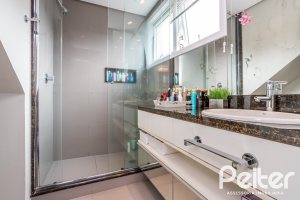 Casa em Condomínio à venda com 457m², 4 dormitórios, 4 suítes, 6 vagas, no bairro Pedra Redonda em PORTO ALEGRE