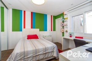 Casa em Condomínio à venda com 457m², 4 dormitórios, 4 suítes, 6 vagas, no bairro Pedra Redonda em PORTO ALEGRE