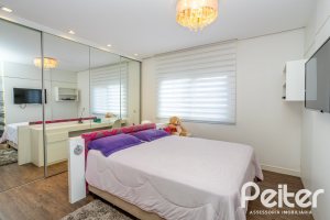 Casa em Condomínio à venda com 457m², 4 dormitórios, 4 suítes, 6 vagas, no bairro Pedra Redonda em PORTO ALEGRE