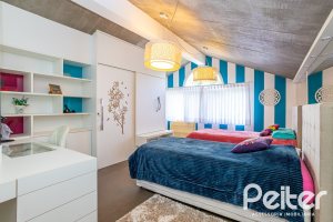 Casa em Condomínio à venda com 457m², 4 dormitórios, 4 suítes, 6 vagas, no bairro Pedra Redonda em PORTO ALEGRE