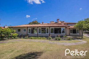 Casa em Condomínio à venda com 830m², 7 dormitórios, 3 suítes, 10 vagas, no bairro Cavalhada em PORTO ALEGRE