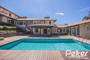 Casa em Condomínio à venda com 830m², 7 dormitórios, 3 suítes, 10 vagas, no bairro Cavalhada em PORTO ALEGRE