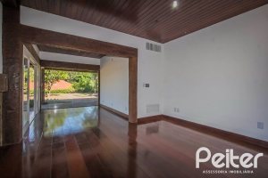 Casa em Condomínio à venda com 830m², 7 dormitórios, 3 suítes, 10 vagas, no bairro Cavalhada em PORTO ALEGRE