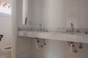 Casa em Condomínio à venda com 830m², 7 dormitórios, 3 suítes, 10 vagas, no bairro Cavalhada em PORTO ALEGRE