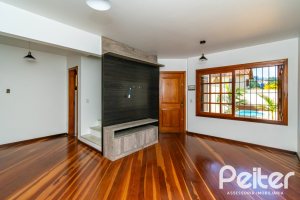 Casa à venda com 190m², 4 dormitórios, 2 suítes, 2 vagas, no bairro Espírito Santo em Porto Alegre