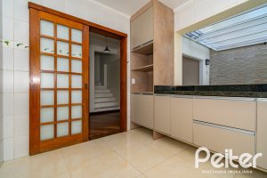 Casa à venda com 190m², 4 dormitórios, 2 suítes, 2 vagas, no bairro Espírito Santo em Porto Alegre