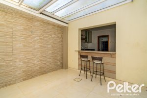 Casa à venda com 190m², 4 dormitórios, 2 suítes, 2 vagas, no bairro Espírito Santo em Porto Alegre